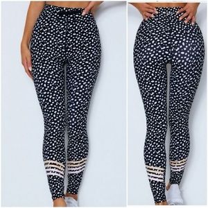 White Fox X Sarah’s Day 101 Day Dreamer Leggings Black- Large